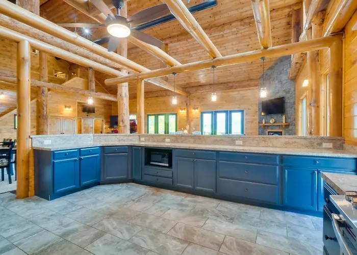 Gatlinburg Vacation Rental With Private Hot Tub!