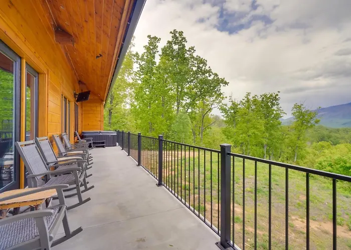 Gatlinburg Vacation Rental With Private Hot Tub!