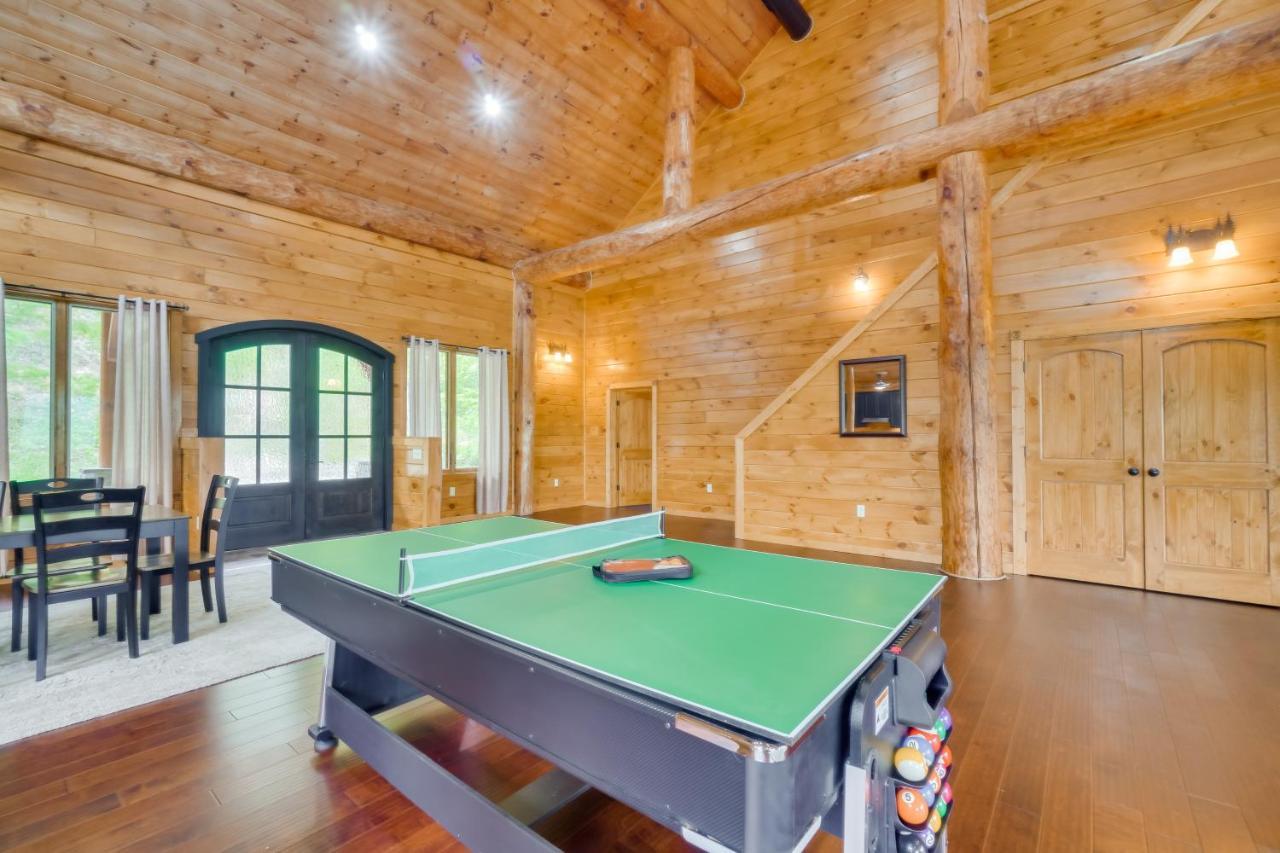 Hébergement de vacances Vacation With Private Hot Tub!