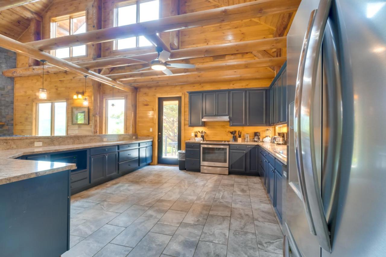 Vacation With Private Hot Tub! Casa de Férias Gatlinburg